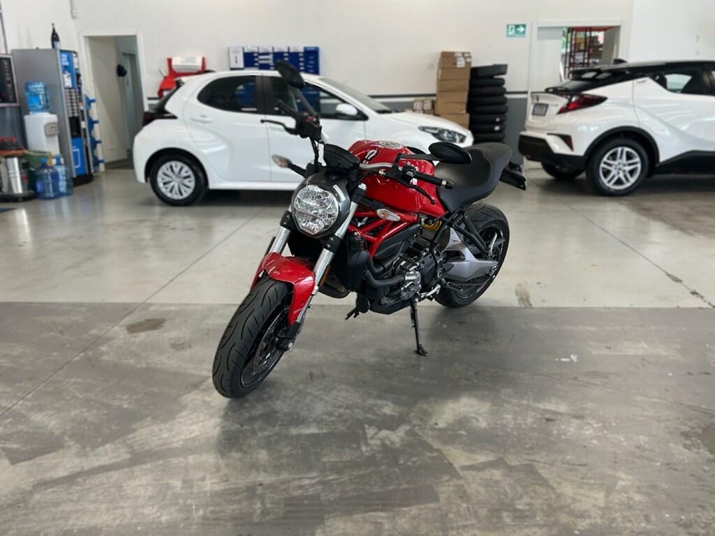 MONSTER 821
