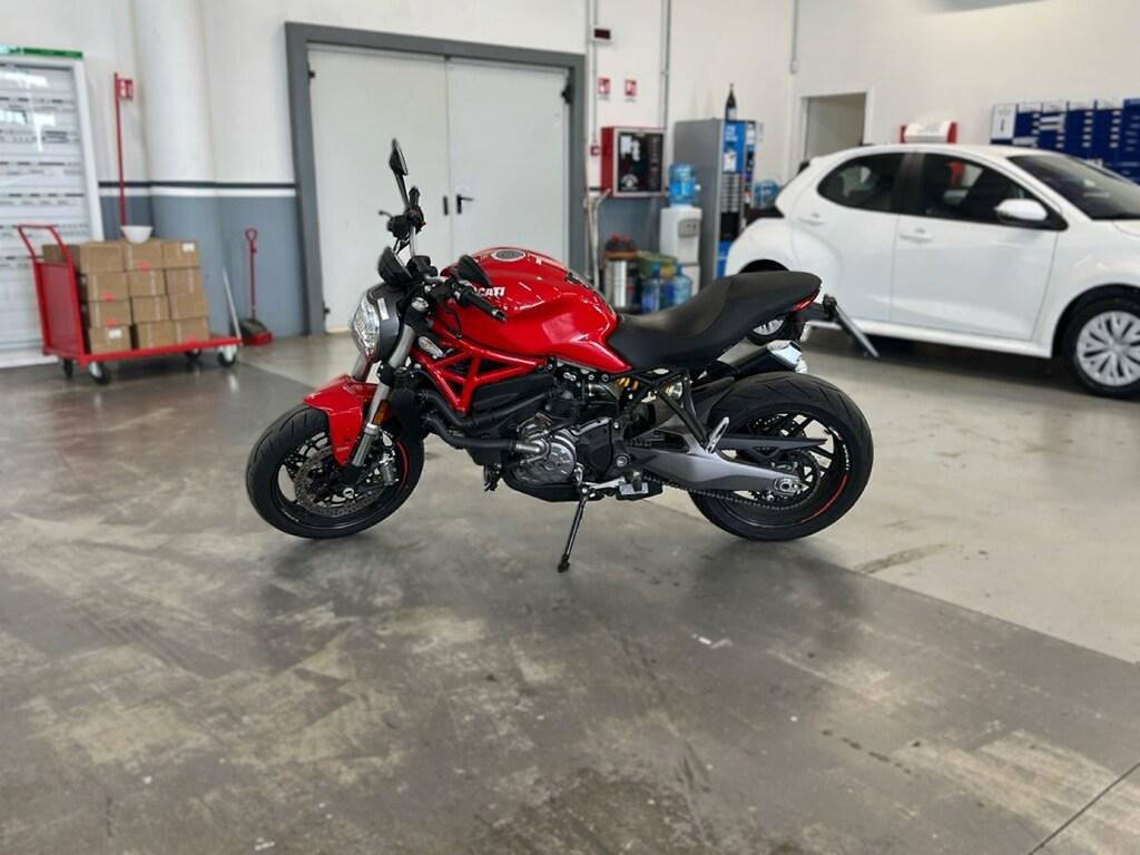 MONSTER 821