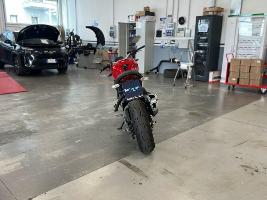 MONSTER 821