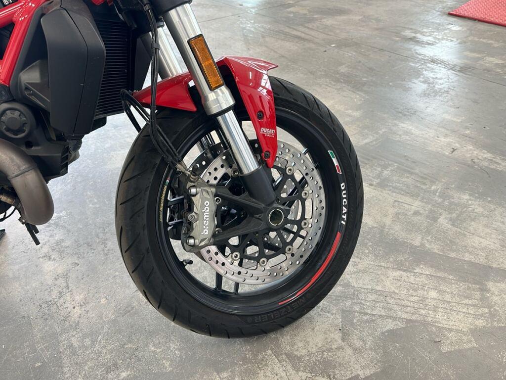 MONSTER 821