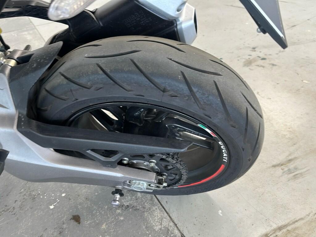 MONSTER 821