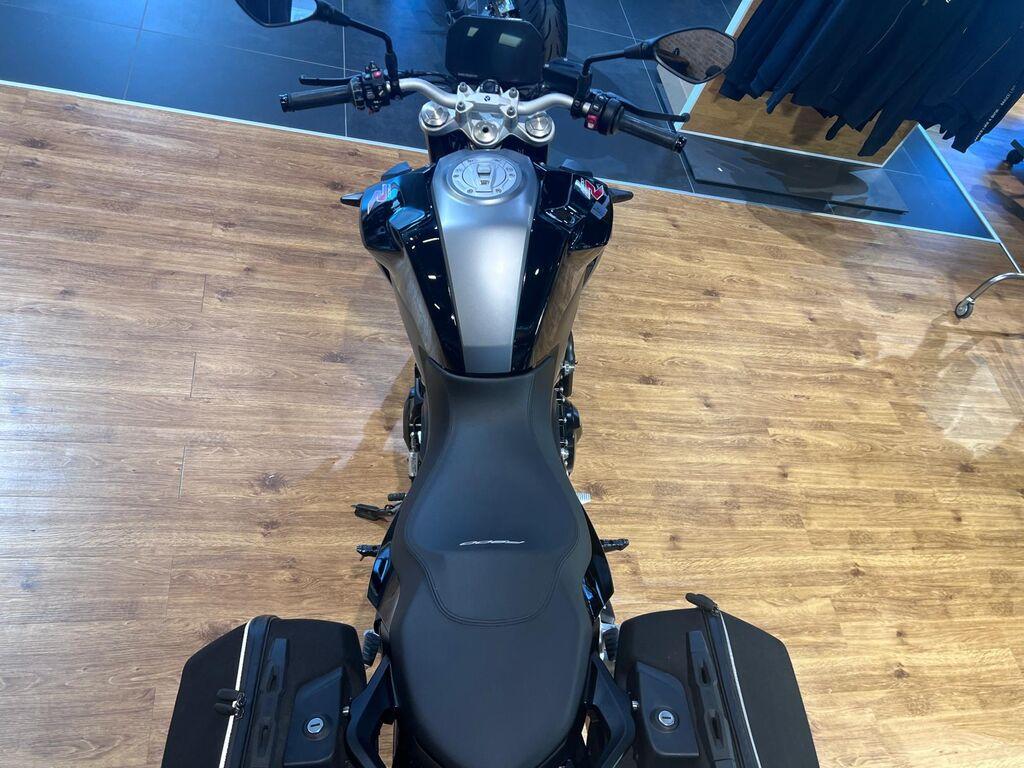 F 900 R
