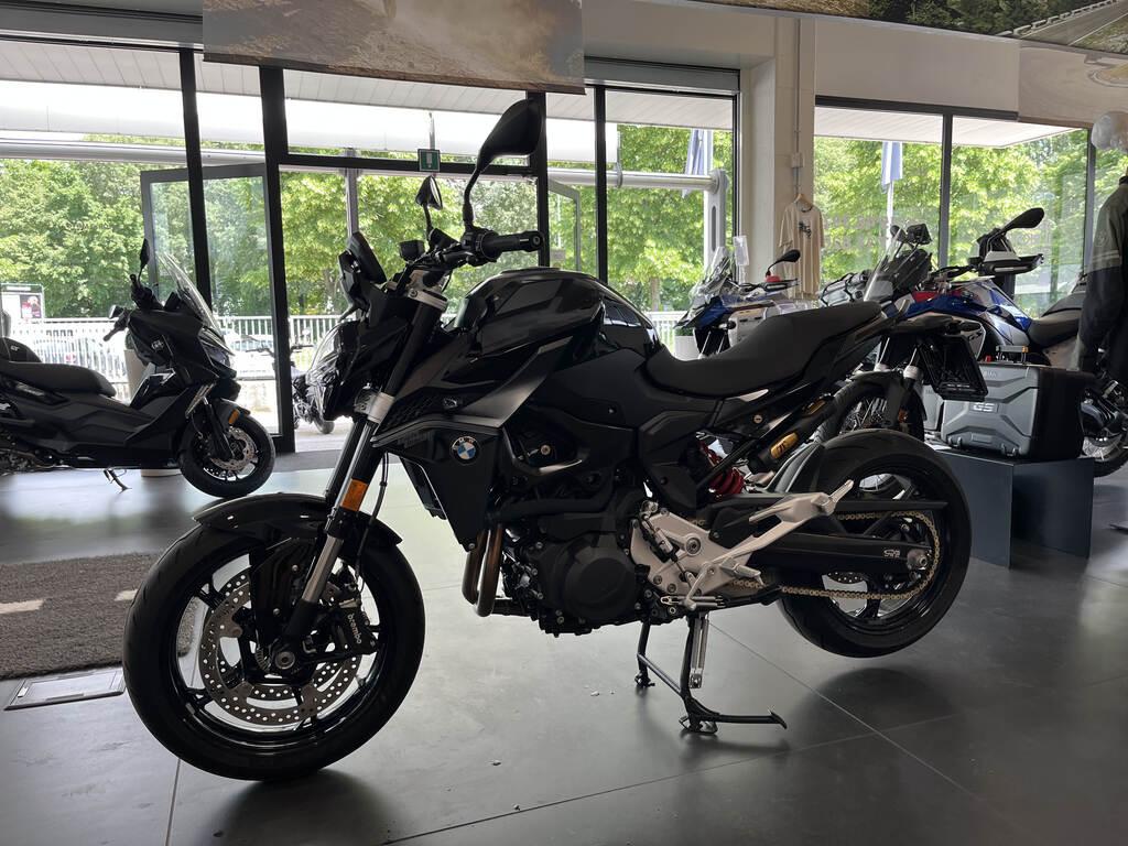 F 900 R