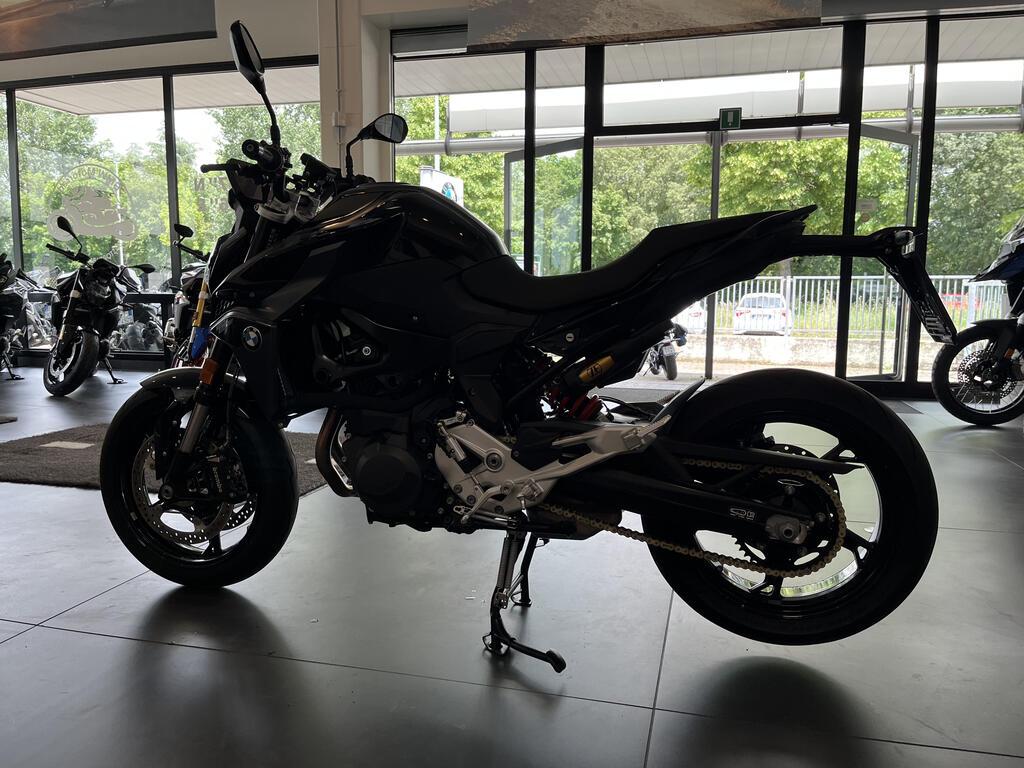 F 900 R