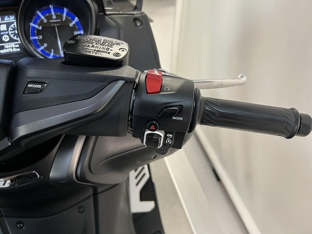T-MAX 560