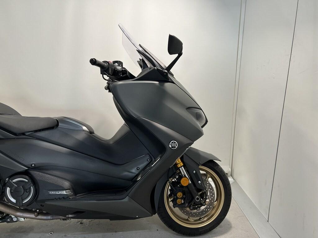 T-MAX 560