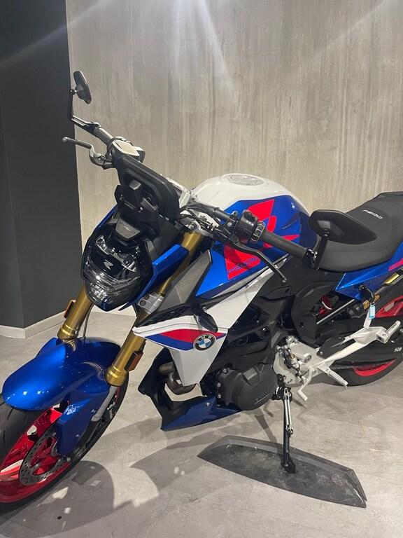 F 900 R