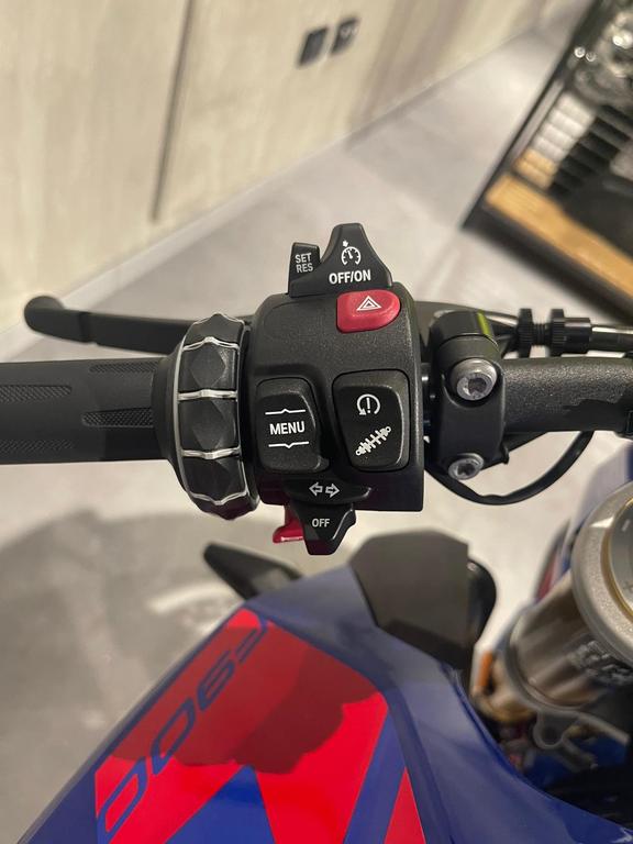 F 900 R