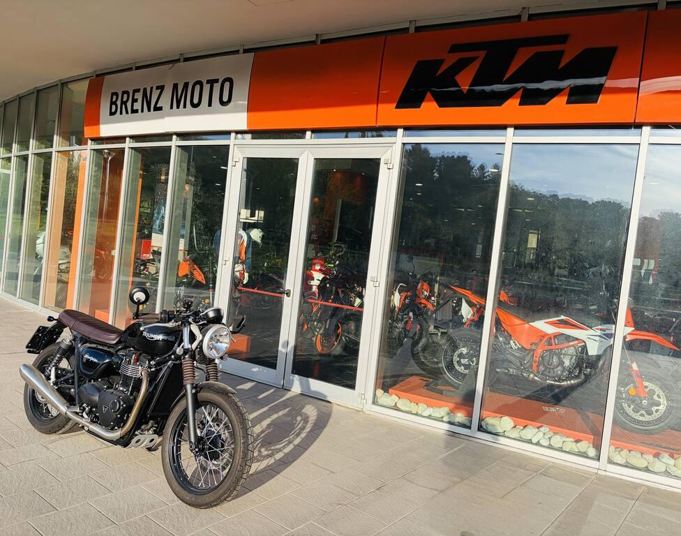 STREET TWIN 900
