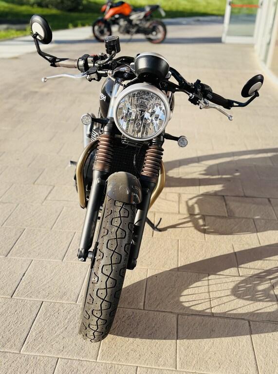 STREET TWIN 900