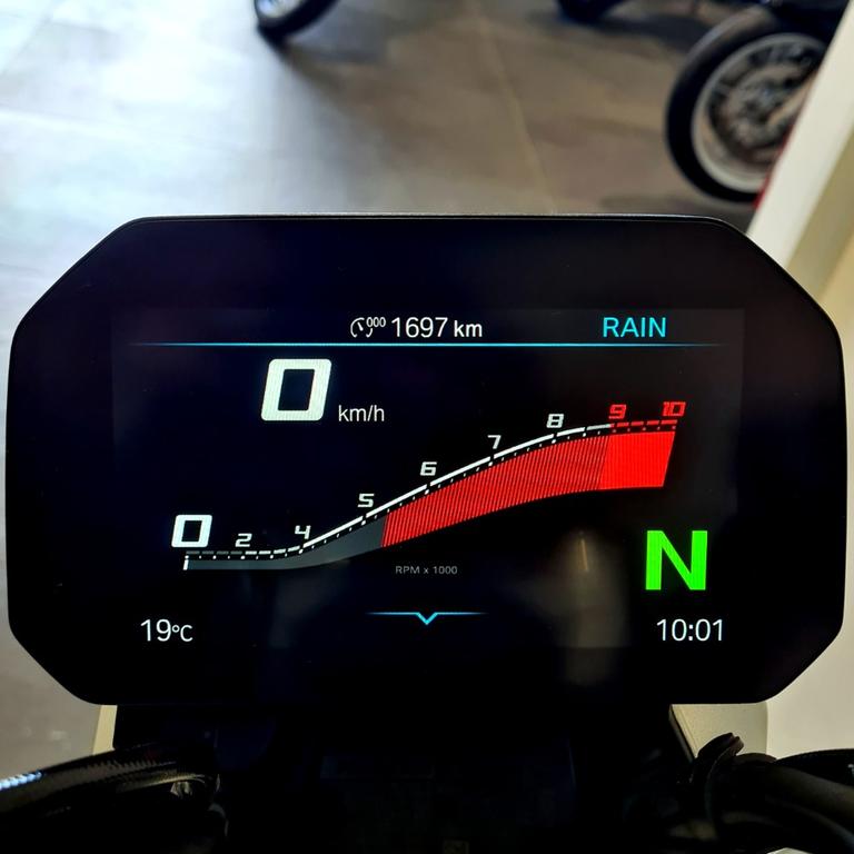 R 1300 R