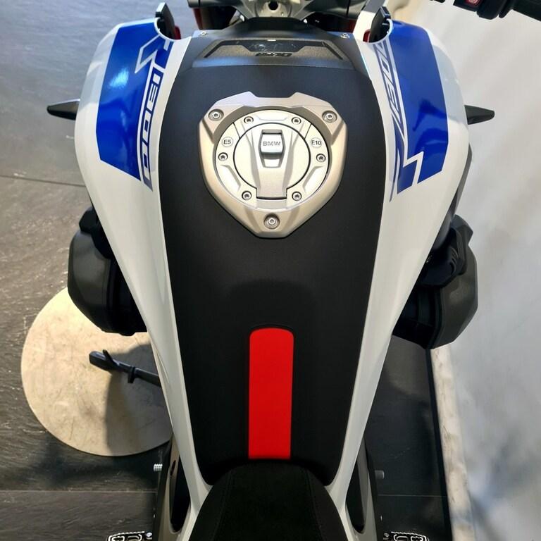 R 1300 R