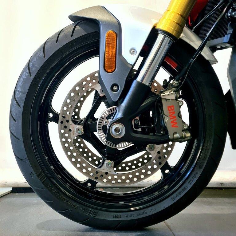 R 1300 R