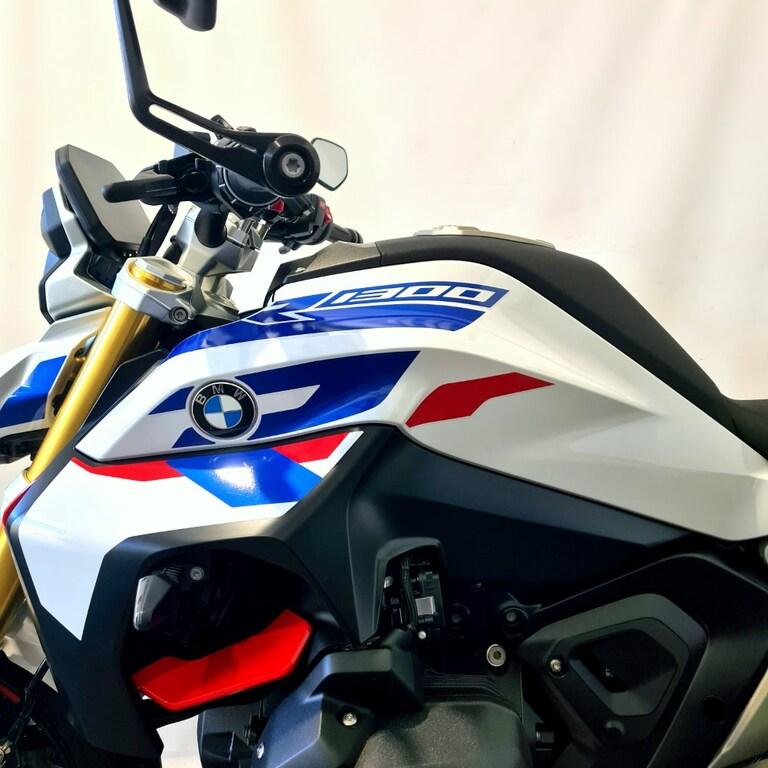 R 1300 R