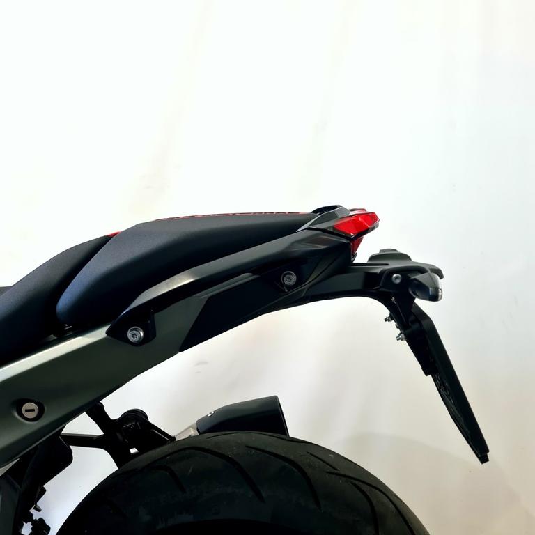 R 1300 R