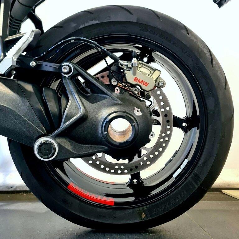 R 1300 R