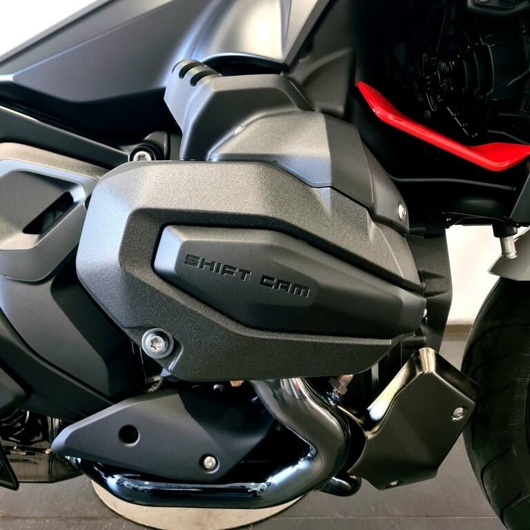 R 1300 R