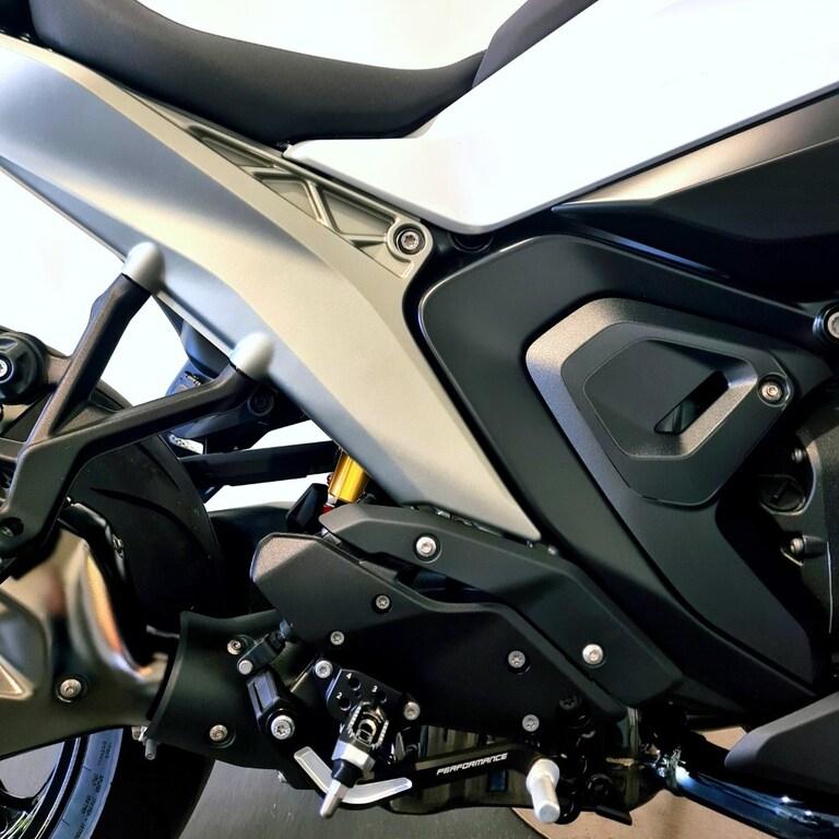 R 1300 R