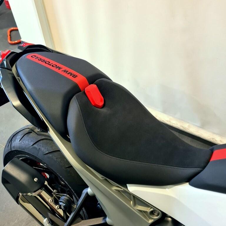 R 1300 R