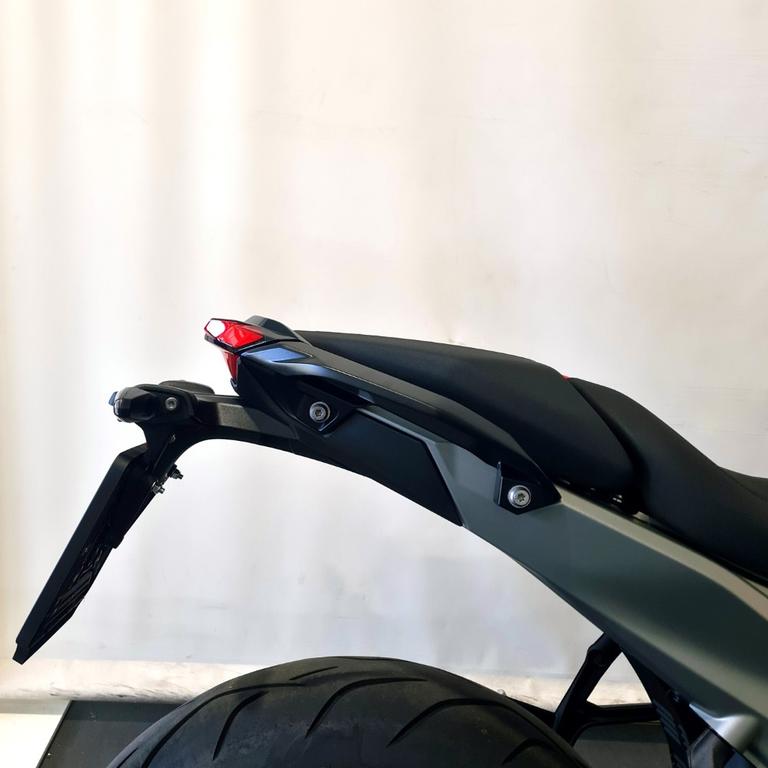 R 1300 R