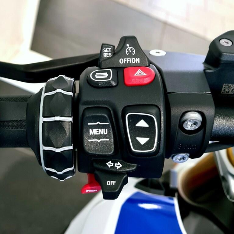 R 1300 R