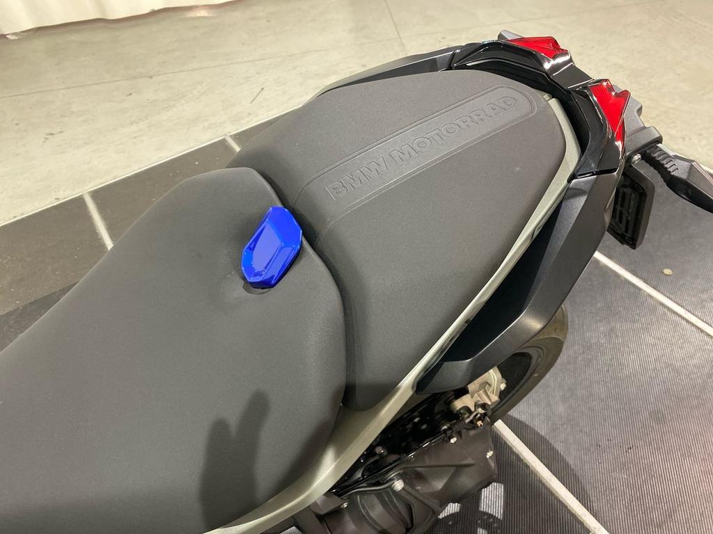 R 1300 R