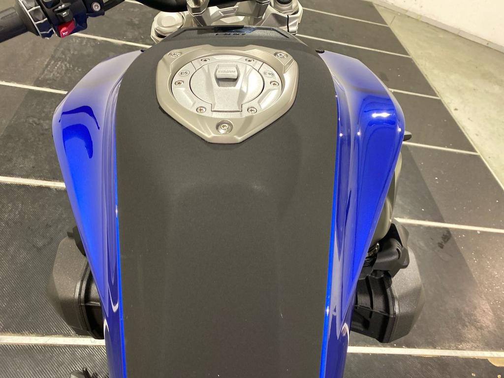 R 1300 R