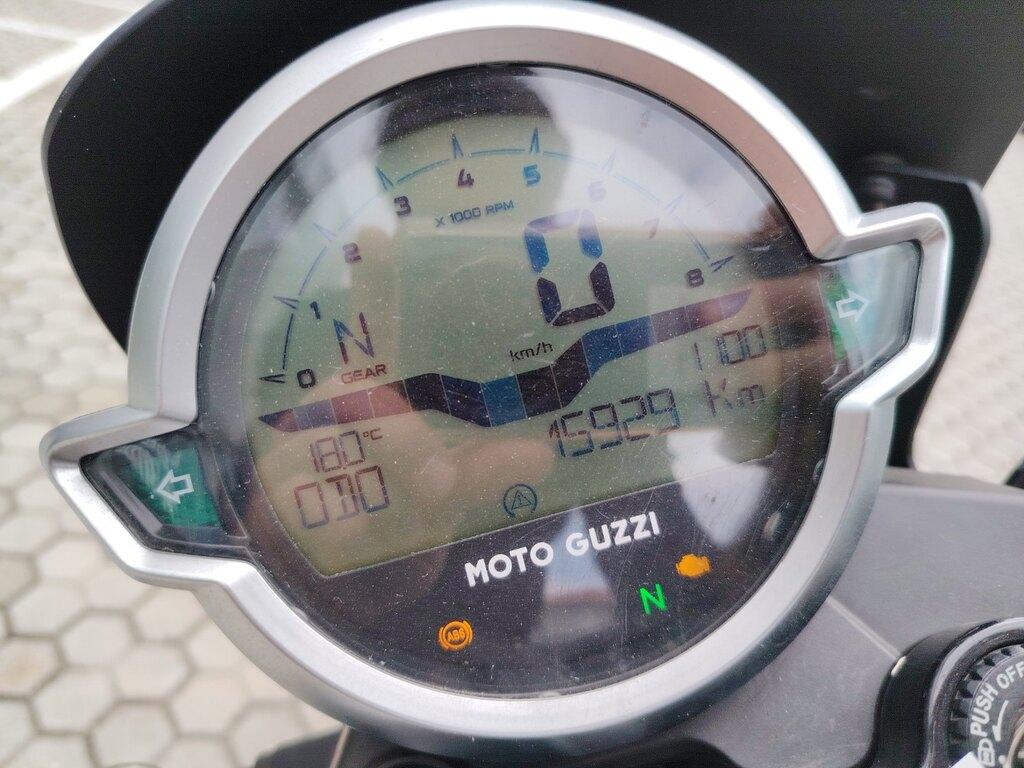 V7 850