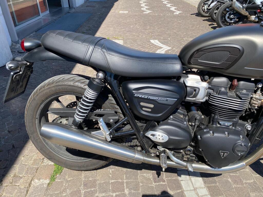 SPEED TWIN 900