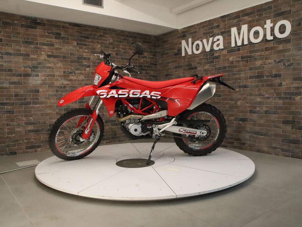 ES 700