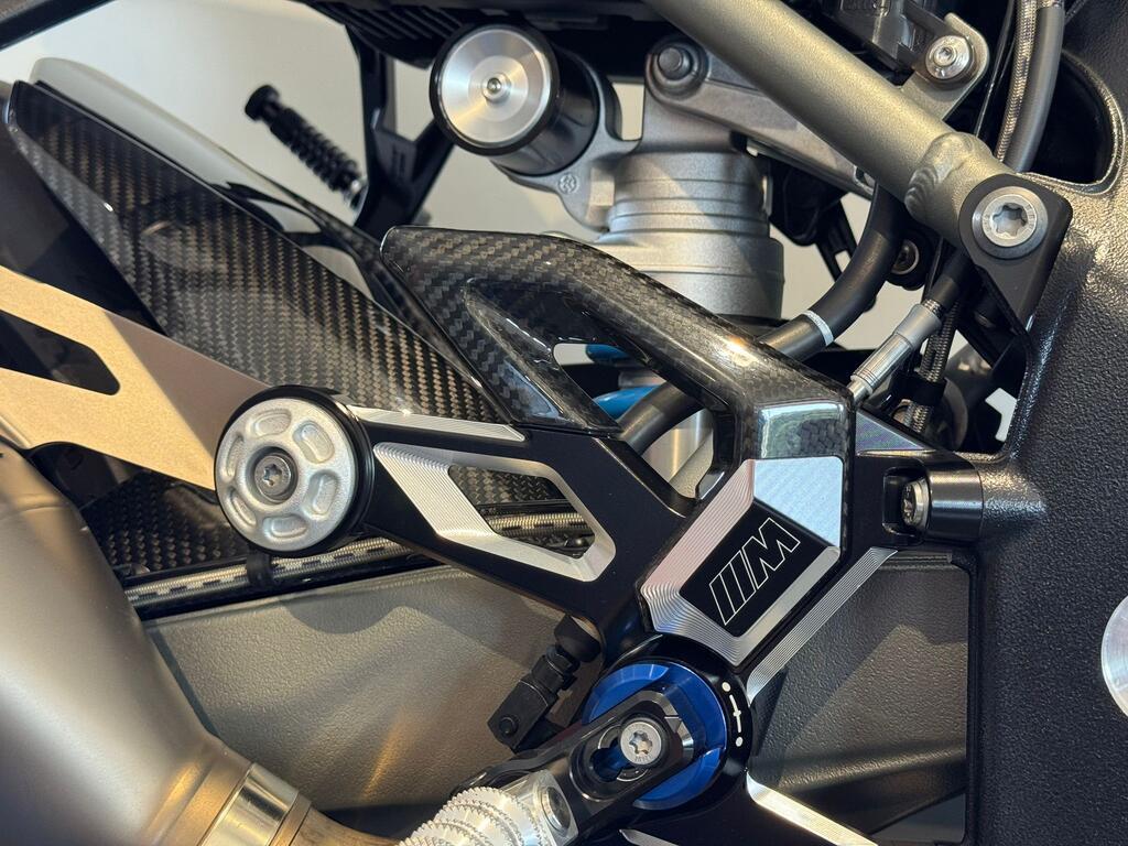 M 1000 R