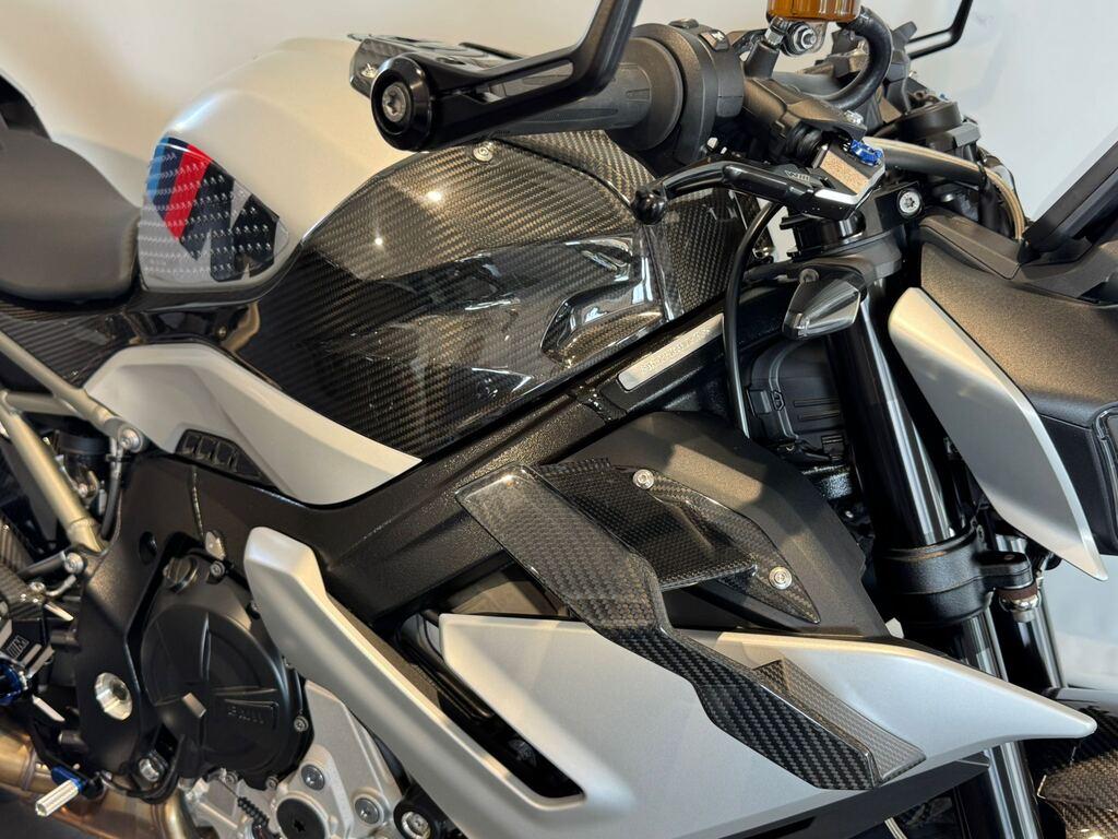 M 1000 R