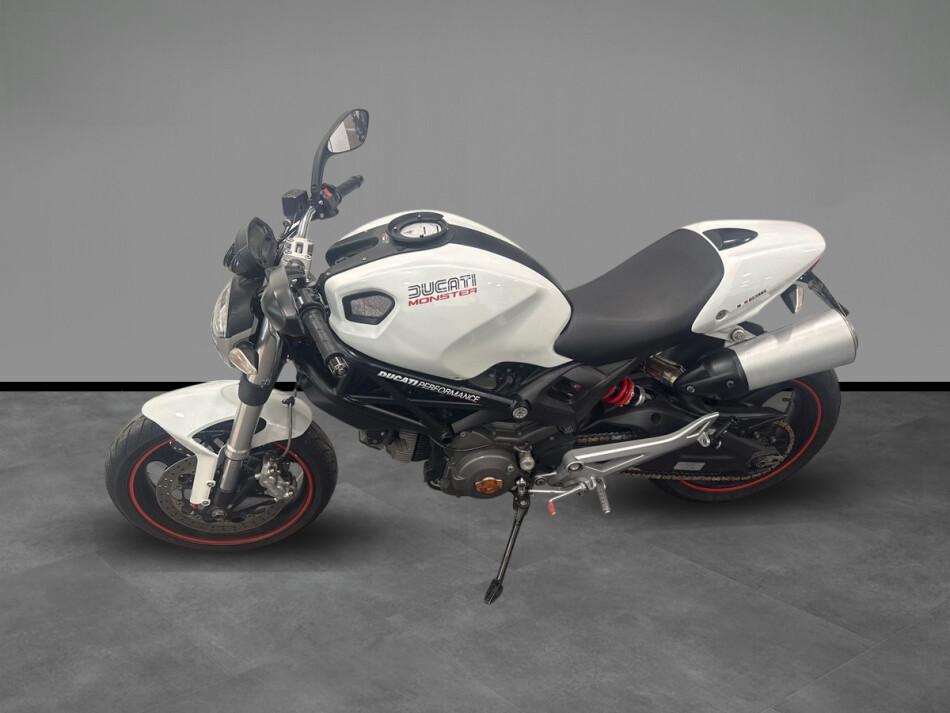 MONSTER 696
