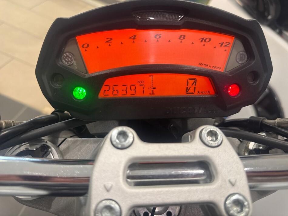 MONSTER 696