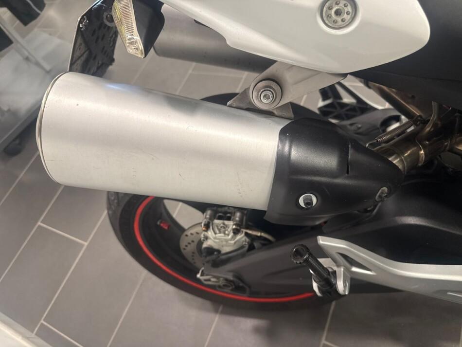 MONSTER 696