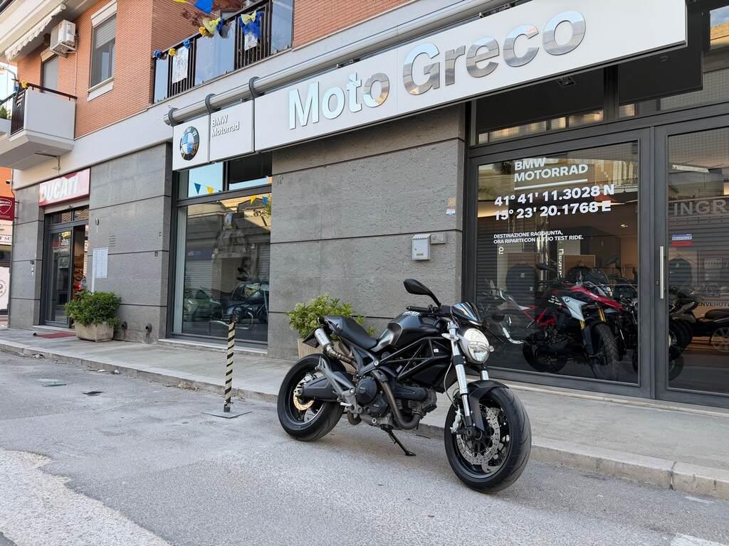 MONSTER 696