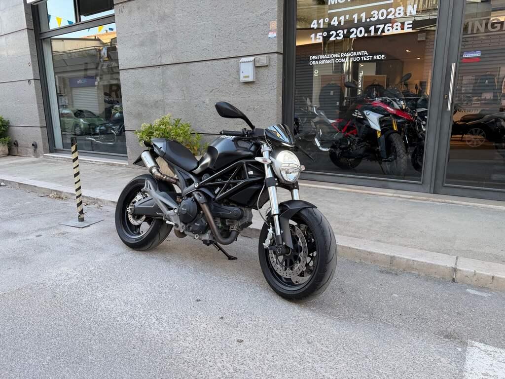 MONSTER 696