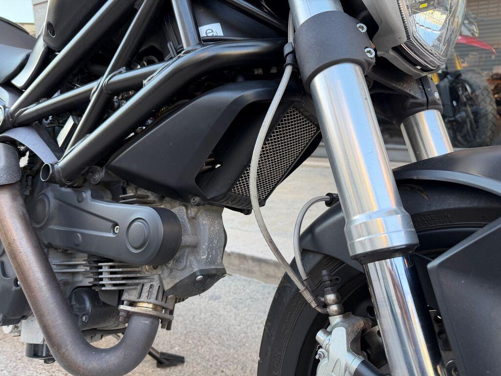MONSTER 696