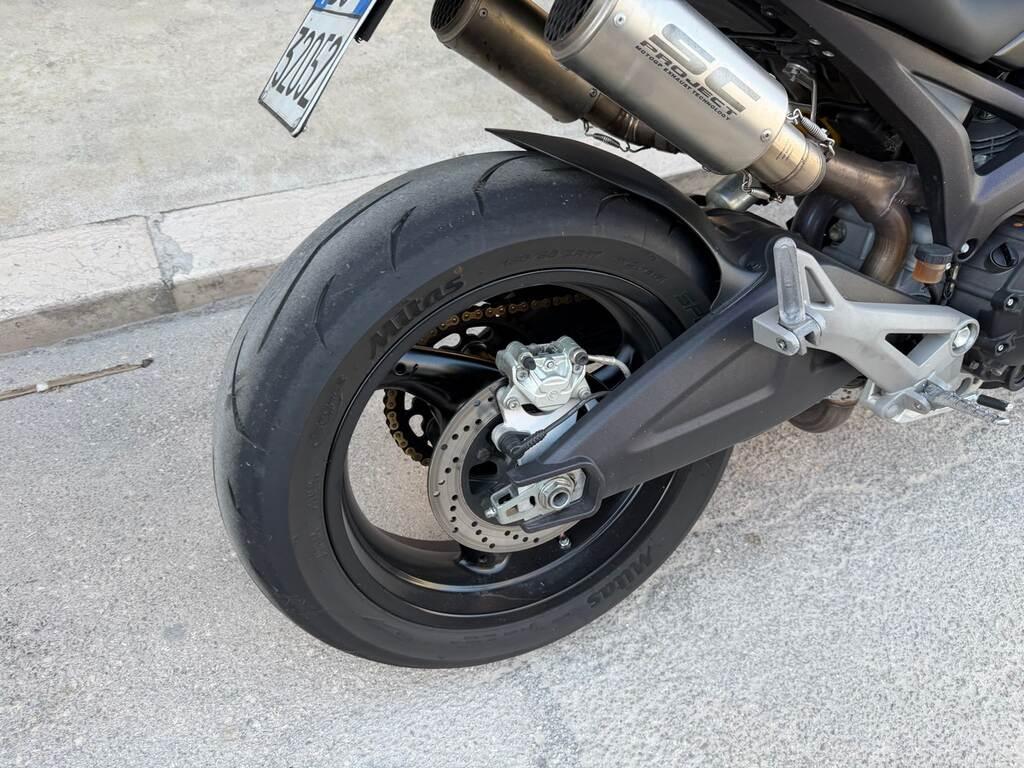 MONSTER 696
