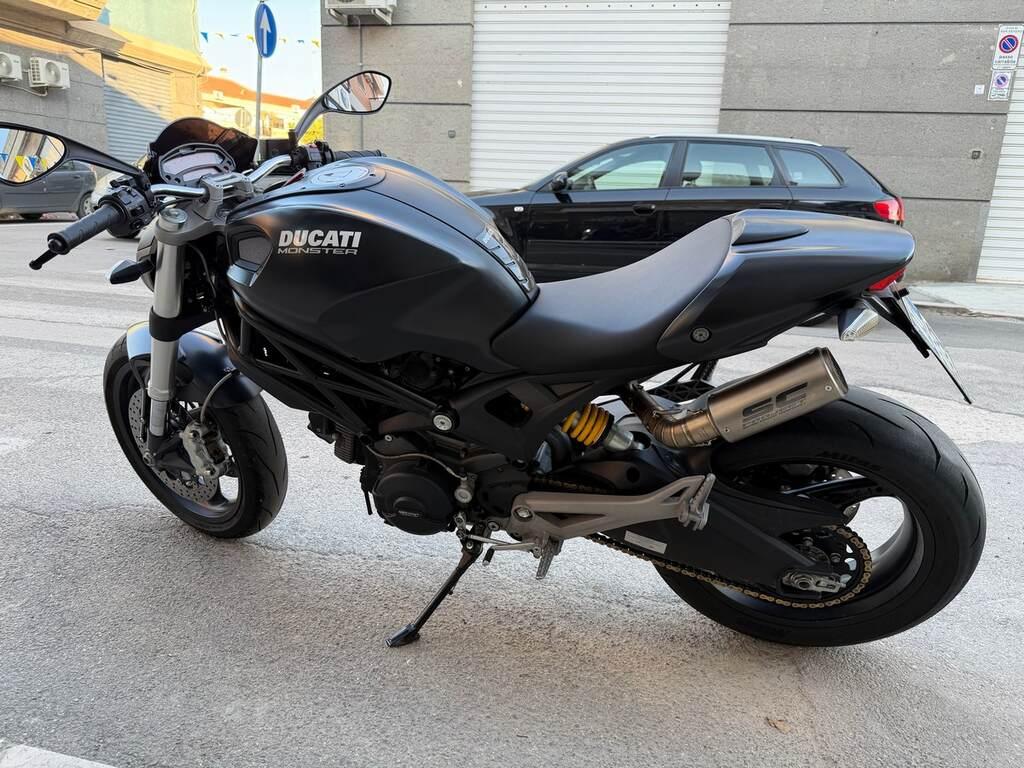MONSTER 696