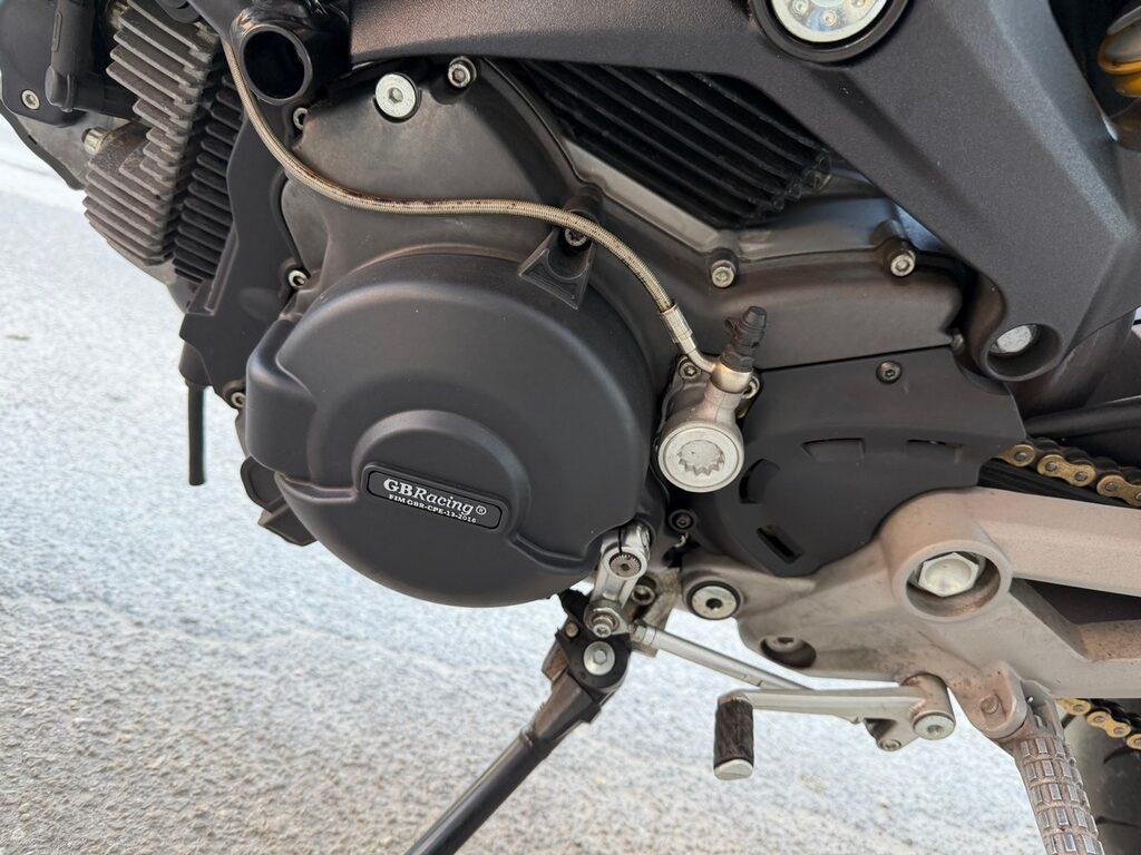 MONSTER 696