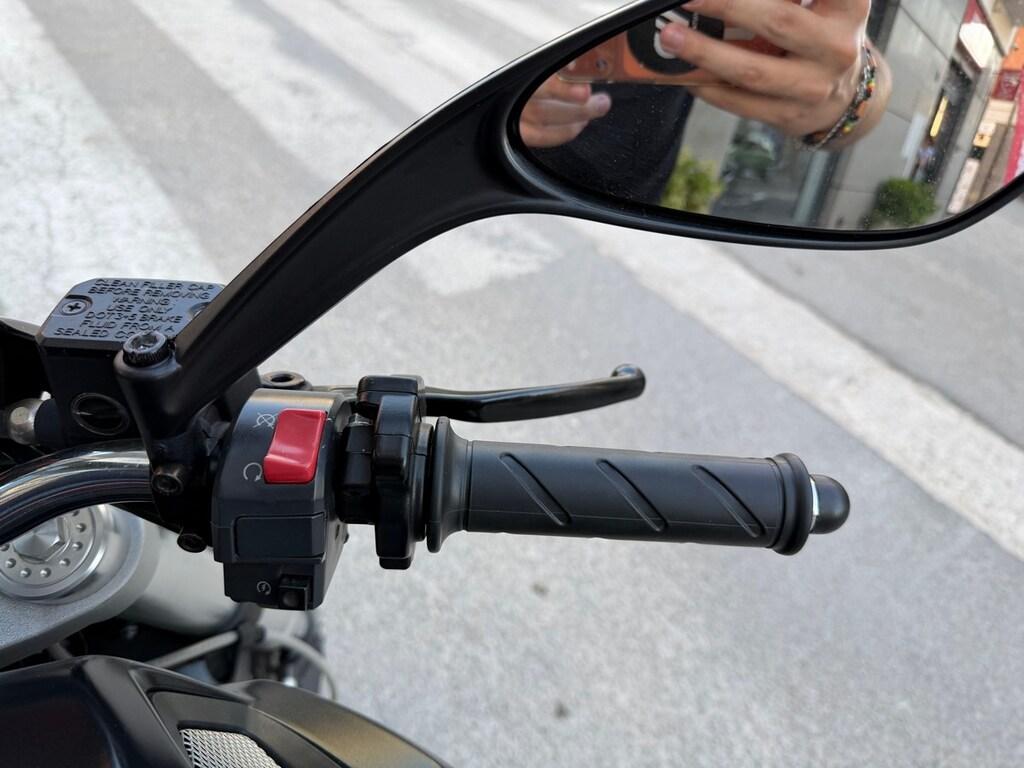 MONSTER 696