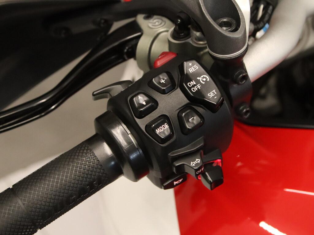 MULTISTRADA V4