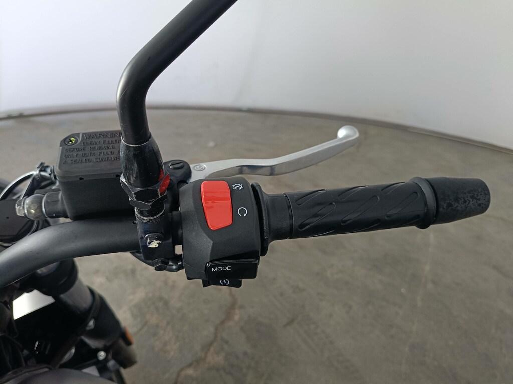 V7 850