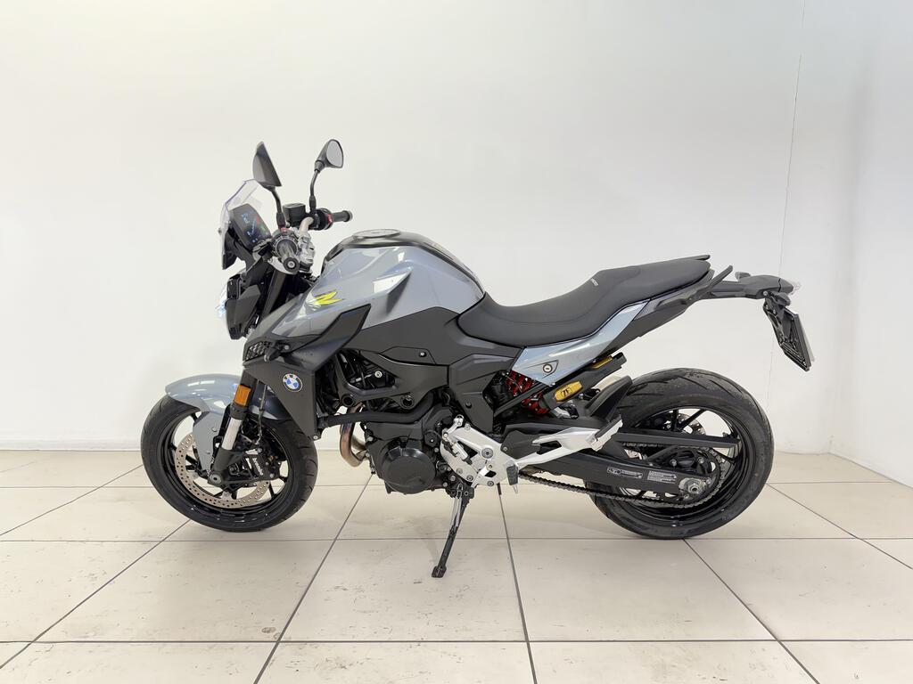 F 900 R