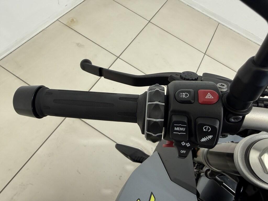 F 900 R