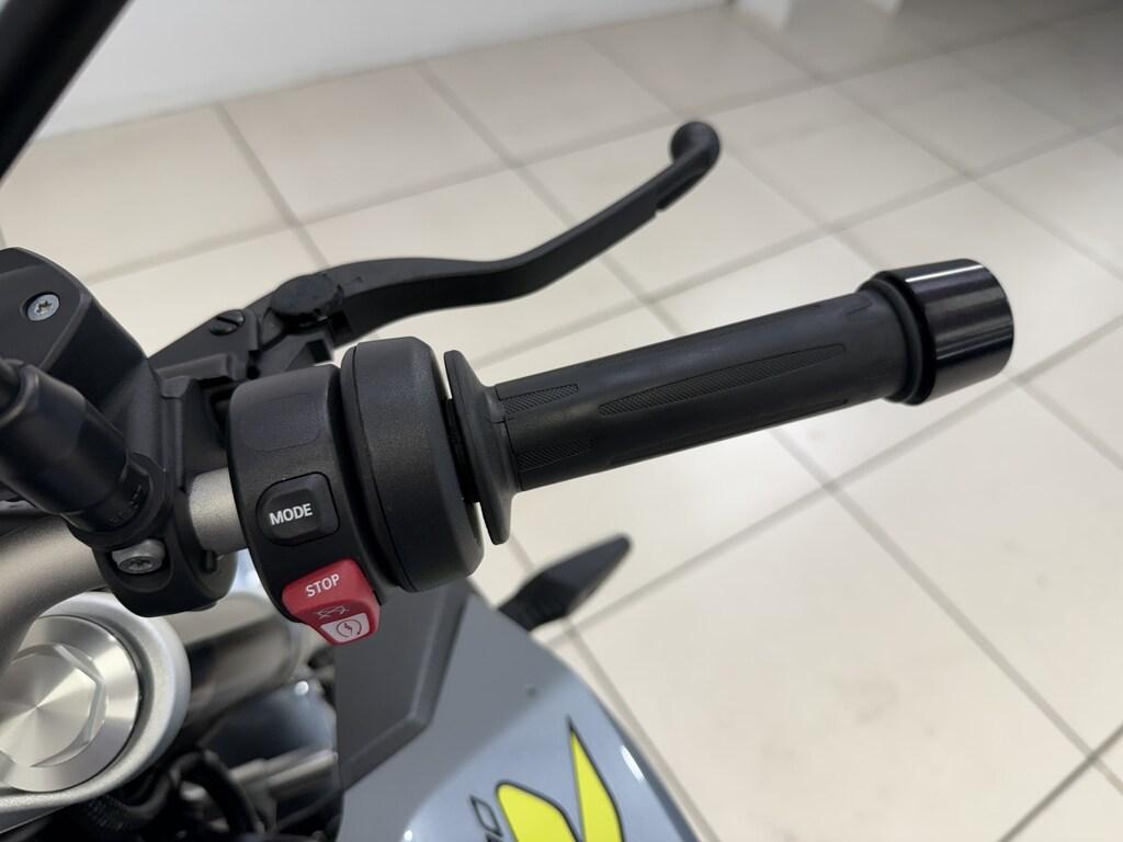 F 900 R
