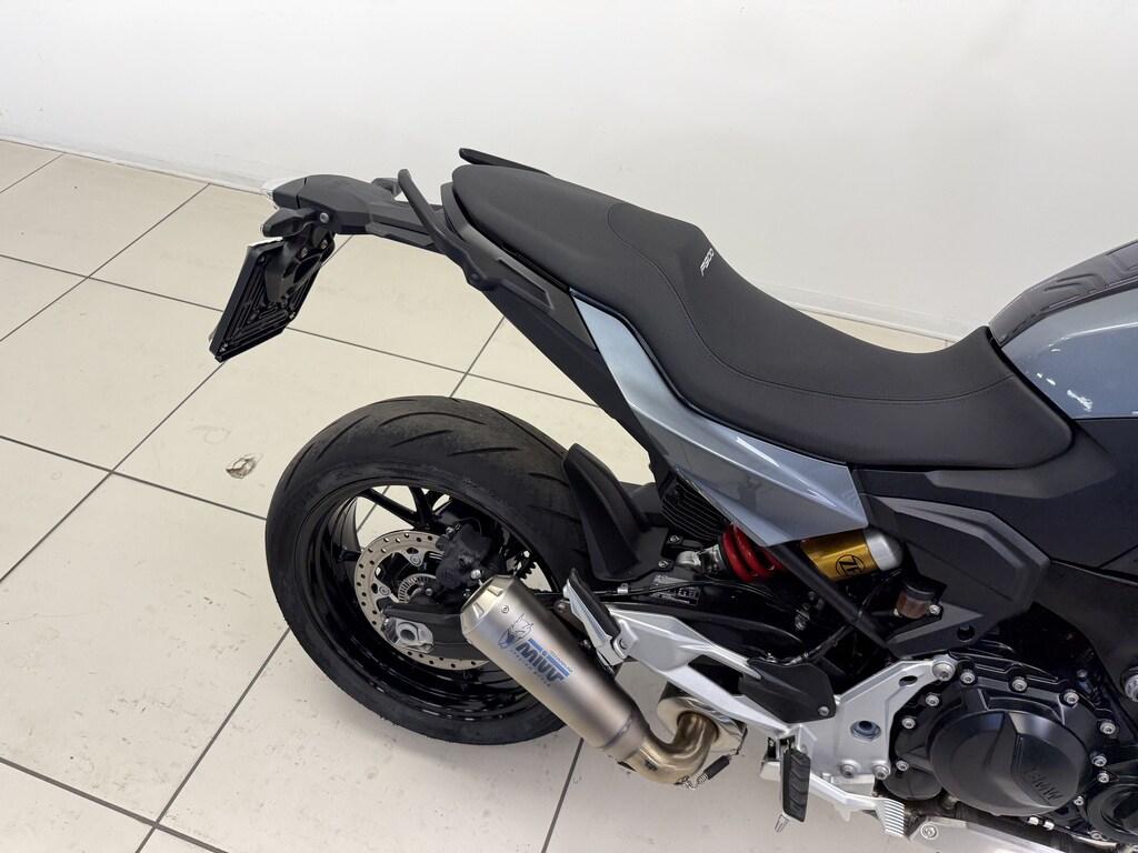 F 900 R