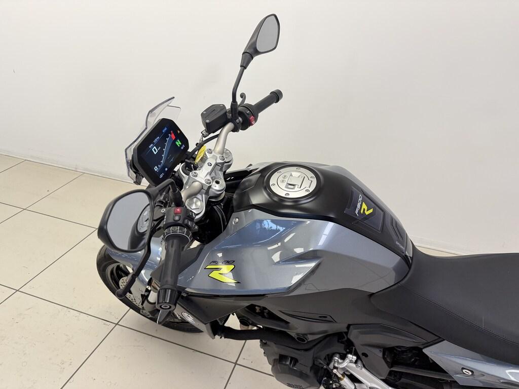 F 900 R