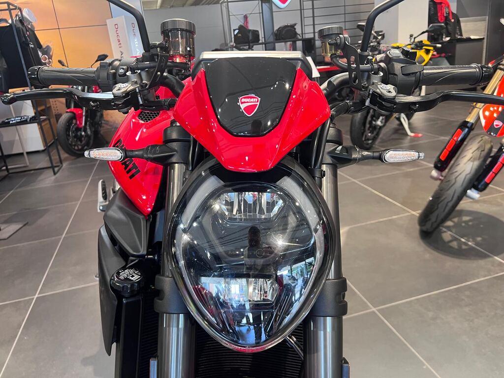 MONSTER V2 890